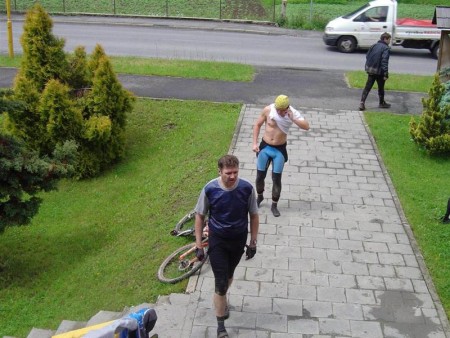 Pauza v Lidečku a Mejstřa už po střetu s břízou co stála v cestě. 