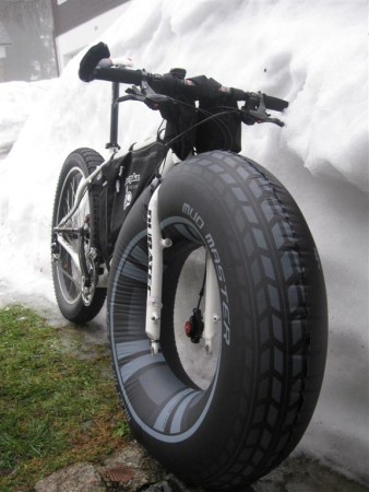 Vítejte na tak trochu ulítlém snowbike campu :-)
