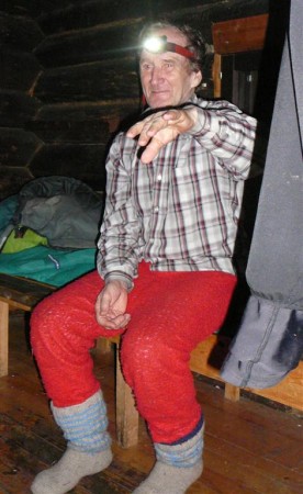 Stařík na srubu.