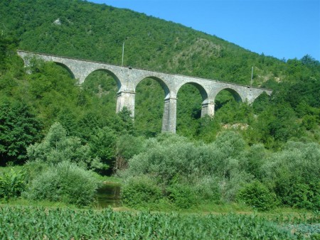 Krajina cestou.