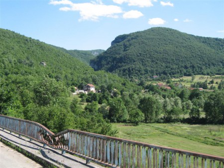 Kraj za městem Drvar.