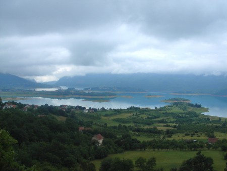 Pohled při výjezdu do hor na Ramsko Jezero.