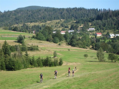 Slovenský kraj a bikeři.