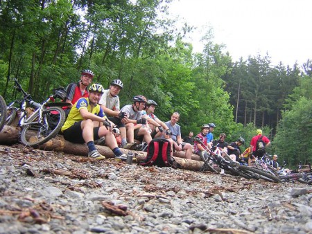 Svačinka a dobře naladění bikeři.