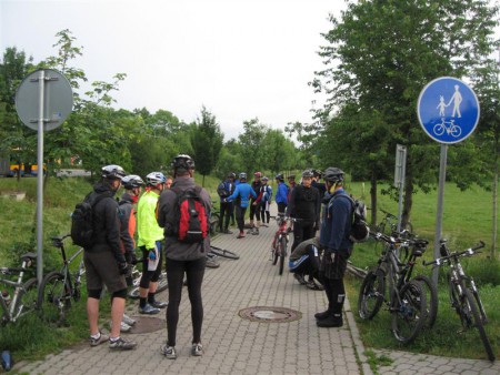 6:00h ráno. Dovolím si napsat - sraz bikerů srdcem i duší!