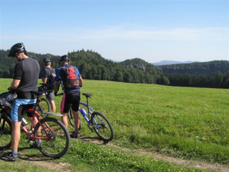 Lehounká pauzička je třeba, přeci jenom letos jedeme 125 km.