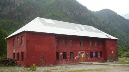 Místní škola.