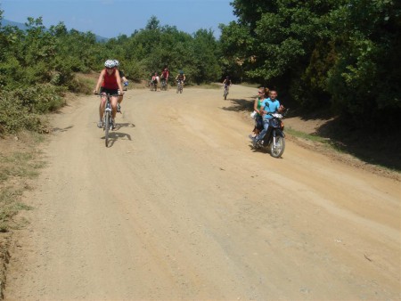 Šestý den bikerský.