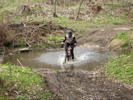 A je to tu! 17 hlubokých brodů na říčce Chvojnici - Ondra.
