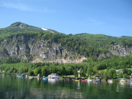 Pohled na zasněžený Zwölferhorn.