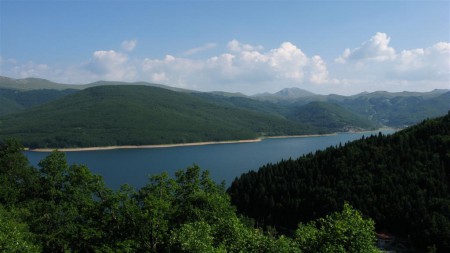 Mavrovo jezero u něhož jsme dva dny spali.
