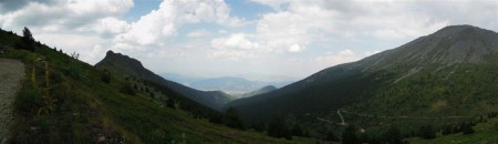 Panorama - na pravém kopci vysílač Pelister.