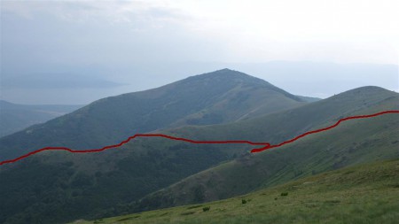Tak tudy vede cesta k jezeru.