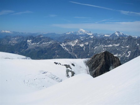 Pohled na Klein Matterhorn - je to ta skalka v pravo.