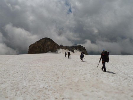 Sestup k další chatě Rifugio Capana Gnifetti Al Garstelet 3 647 m.n.m., kde jsme nocovali.
