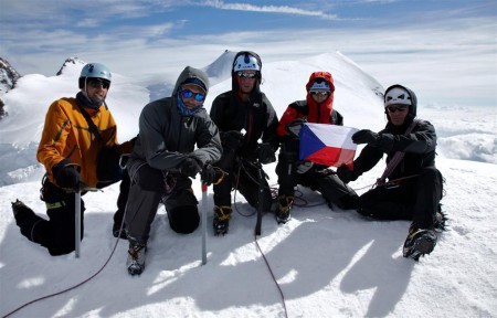 Ludwigshöhe 4 341 m.n.m. - z leva Martin, Paťas, Přéma, Mára a Mejstřa 2.8.2012 v 08:47h.
