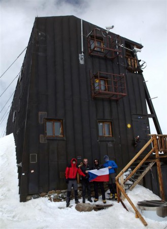 Margherita leží zároveň na vrcholku Signalkuppe 4 556 m.n.m..