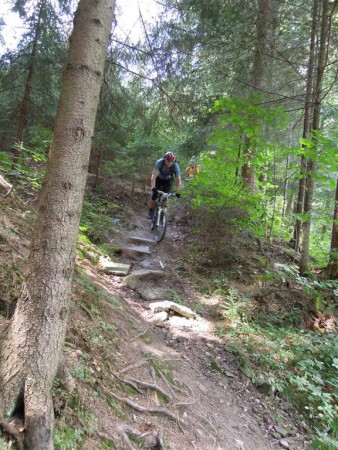 Hugo už po letech naší bike školy ze stroje nikde neslézá :-)