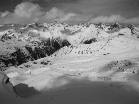 Panorama v černé.