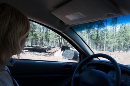 Na motorce vjezd zakázán. Nicméně u vstupu vám rádi zdarma půjčí auto.