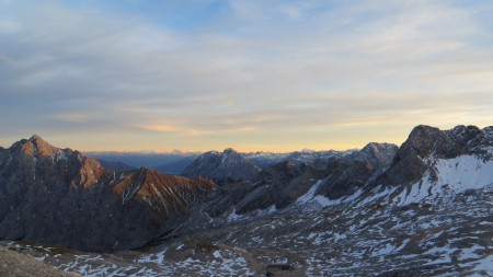 Jdeme k bivaku u Knorrhütte a vy si můžete prohlédnout večerní říjnové panorama.
