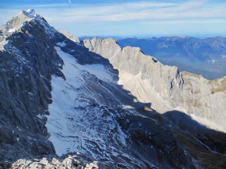 Pohled na údolí, kterým jsme vylezli na Zugspitze.