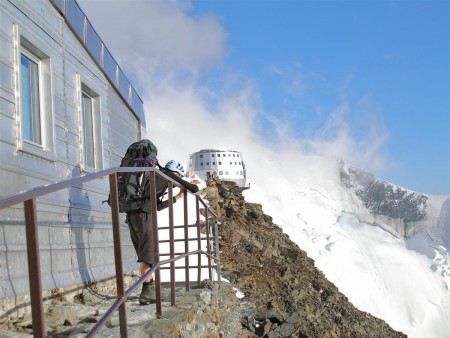 Mára fotí od staré "Gutorky" nový Refuge du Gouter.
