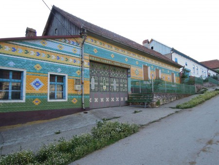 Místní stavení. Každý domek tu má svoje kouzlo.