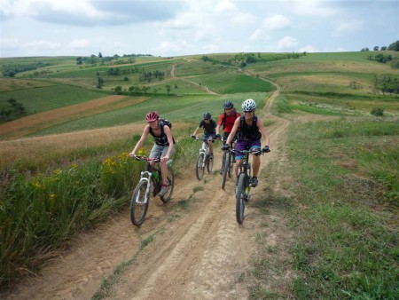 Bikeři na trase.