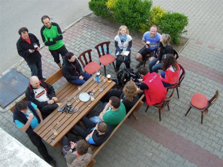 Večerní posezení v hospůdce v Olbramovicích.